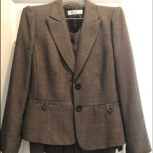 Tahari Suit size 14